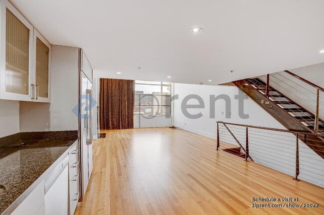 Building Photo - 520 6th St