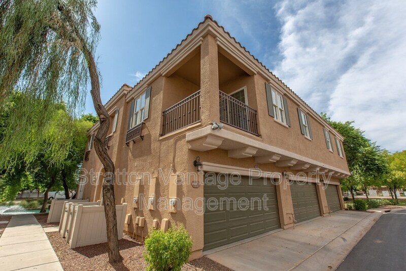 Primary Photo - 2724 S Voyager Dr