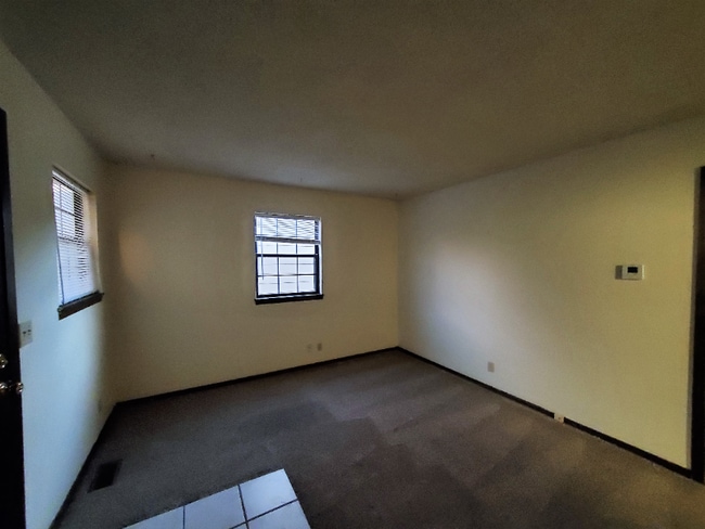 Building Photo - 735 S Everett St