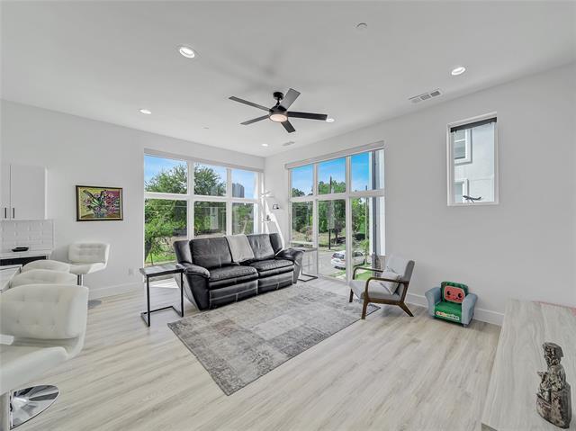 Foto del edificio - 2038 N Prairie Ave