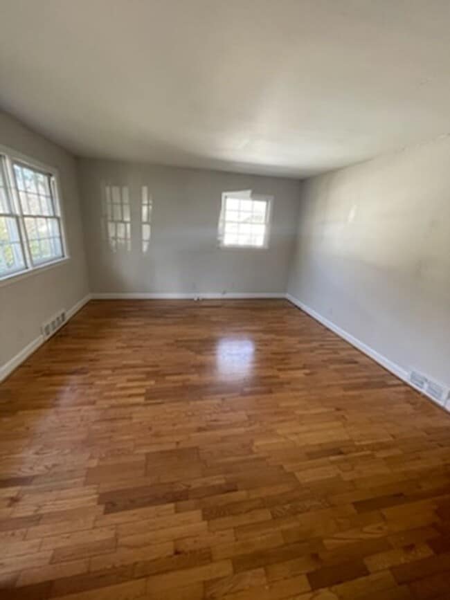 Building Photo - 257 S Sunset Dr