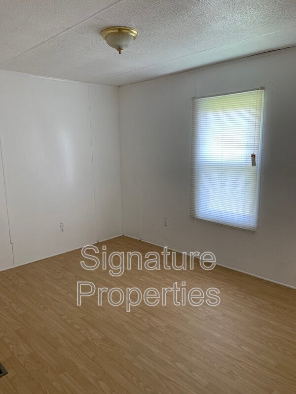 Building Photo - 1034 Bench Ln