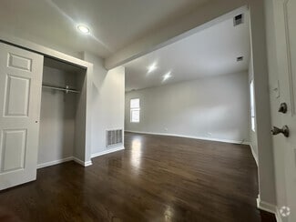 Building Photo - 1239 W Erie St