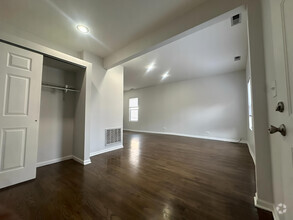 Building Photo - 1239 W Erie St