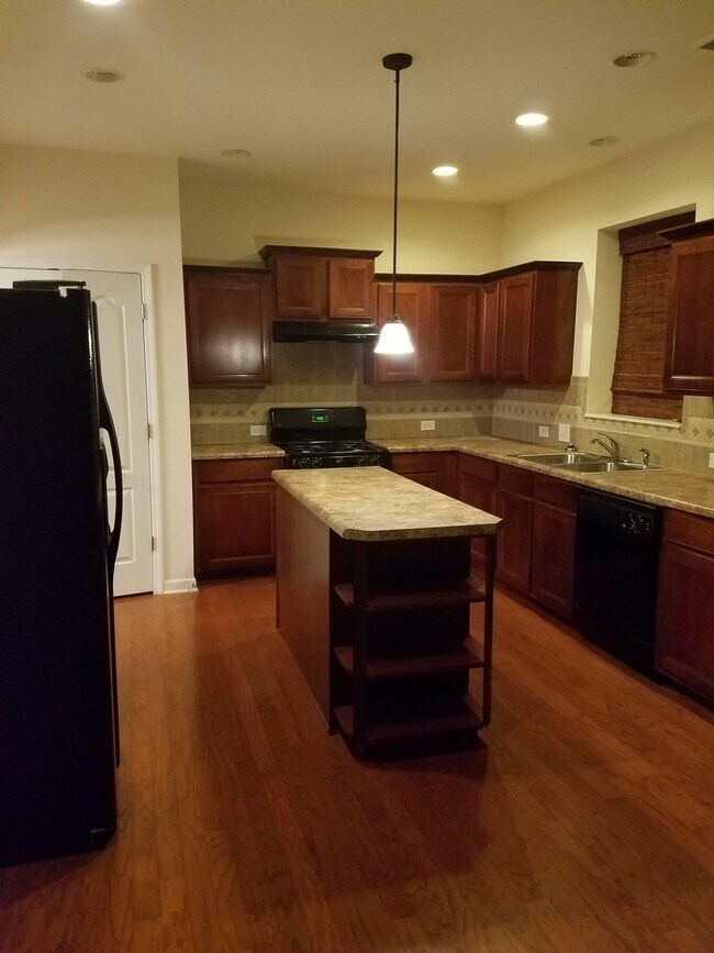 Kitchen - 434 Simonton Oak Ln