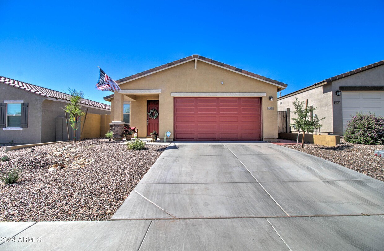Primary Photo - 4611 Greenleaf Dr