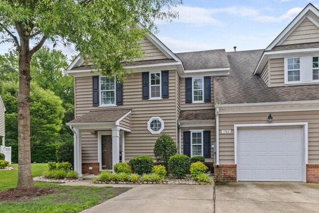 Building Photo - Beautifully Maintained 3-Bedroom Townhome with Bonus Room in Desirable Community