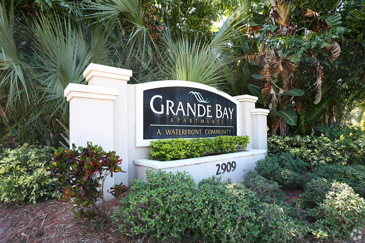 Grande Bay Apartments - Apartments in Clearwater, FL | Apartments.com