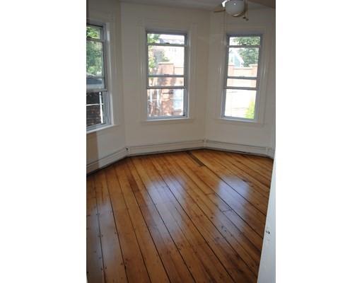 Building Photo - 554 Green St
