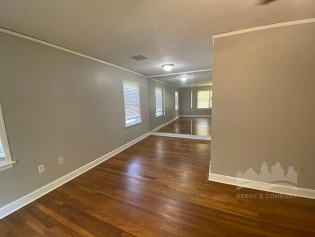 Building Photo - 4714 Bowen Ave