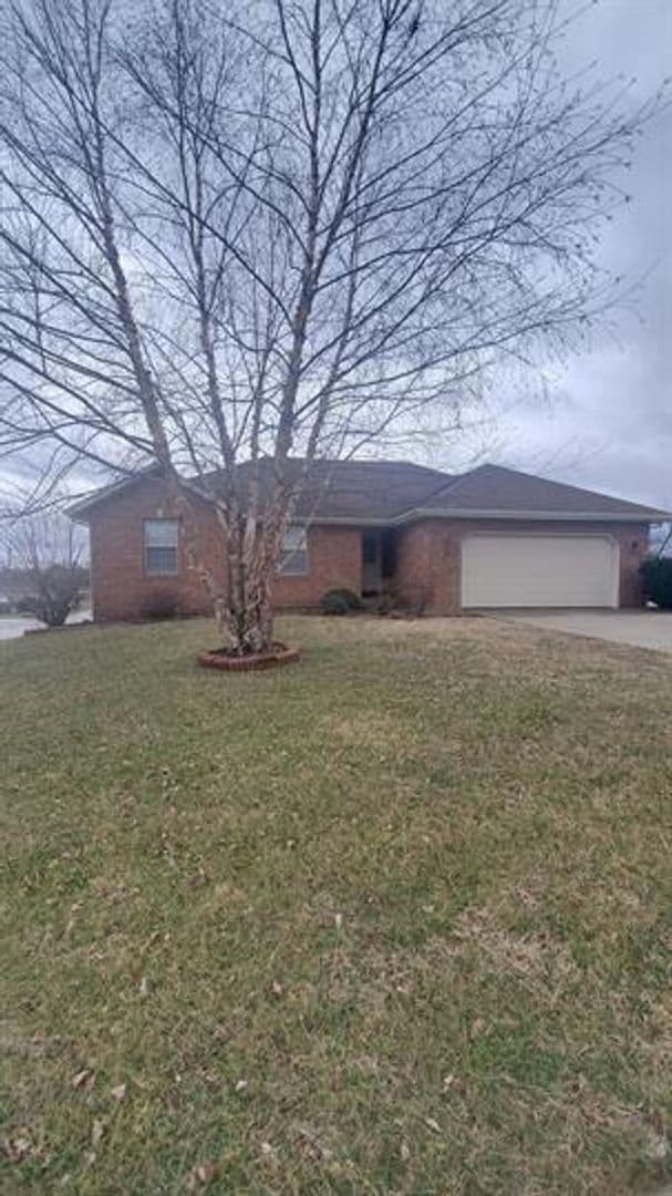 Building Photo - 414 S Michelle Ave