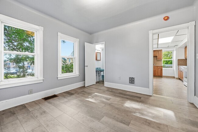 Foto del edificio - 2223 Forest St