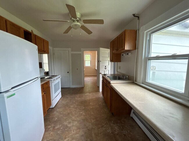 Building Photo - 5851 S Elm Ave