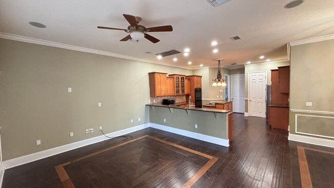 Building Photo - 4 Bedroom, 4 Bath Single Family Pool Home!