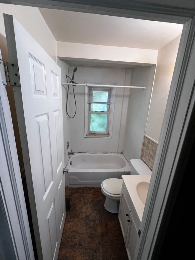 Building Photo - 2 Bedroom Home in Westland