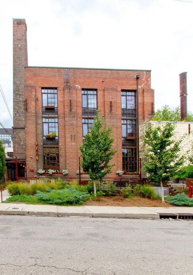 Foto del edificio - Gorgeous Germantown Historic Loft in Werth...