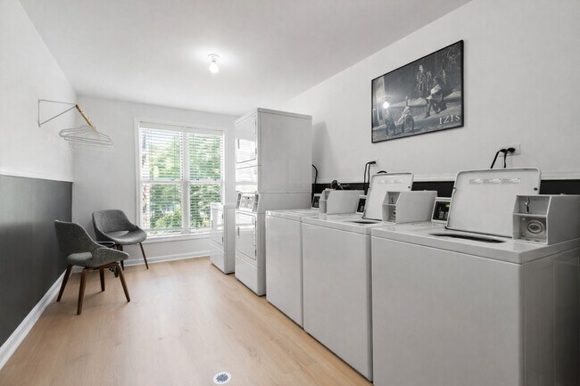 Building Photo - 5202 Washington St