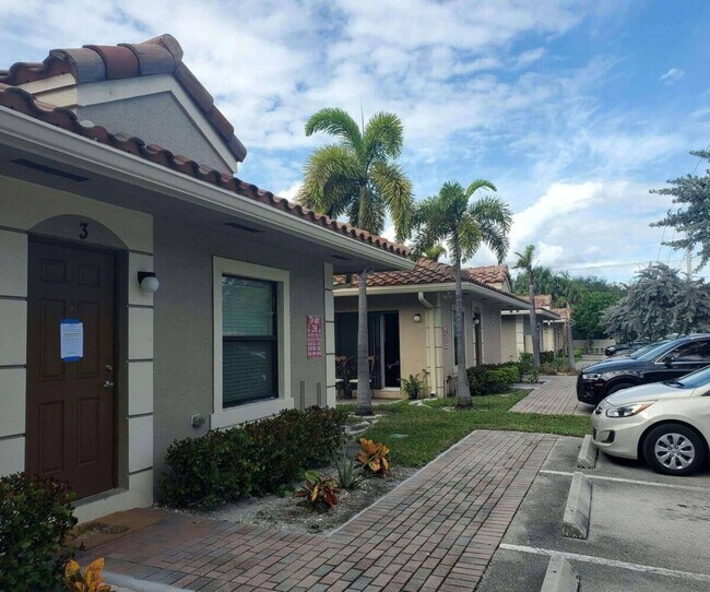Foto del edificio - 1045 Villas LLC (1035 NE 10th Ave)
