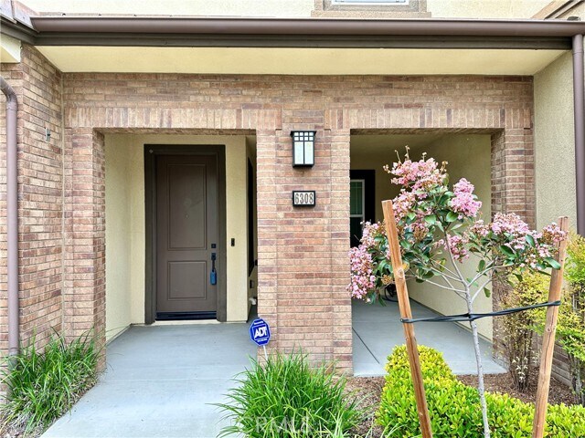 Foto del edificio - 6308 Eucalyptus Ave