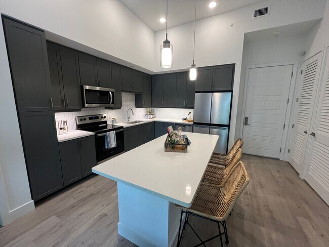 Foto del edificio - 8243 NW 8th St