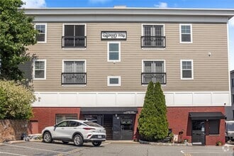 Building Photo - 17 N William St
