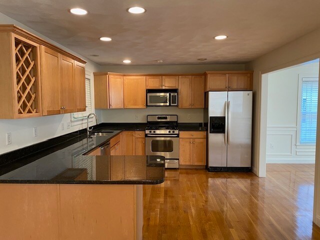 Foto del edificio - 12 Knowles Farm Rd