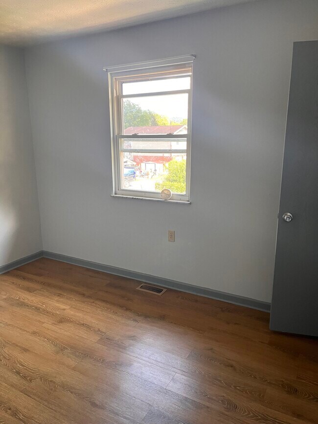 8718 Maryland Ave Unit 5, Marmet, WV 25315 Apartments in Marmet, WV