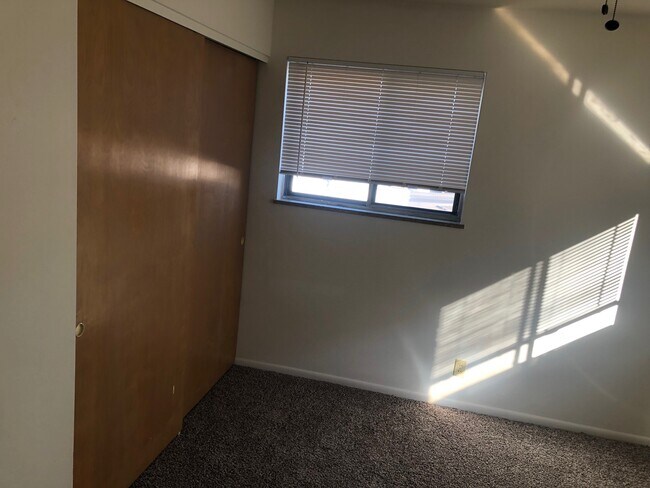 Building Photo - 8535 Titchfield Ct