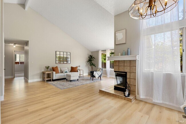 Foto del edificio - 828 Stoneridge Cir