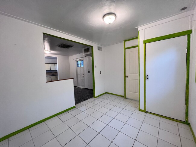 Building Photo - 3117 Cypress Ave