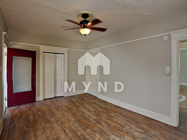 Building Photo - 827 14th St Apt A