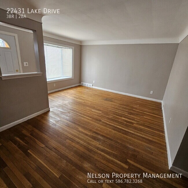 Foto del edificio - 22431 Lake Dr