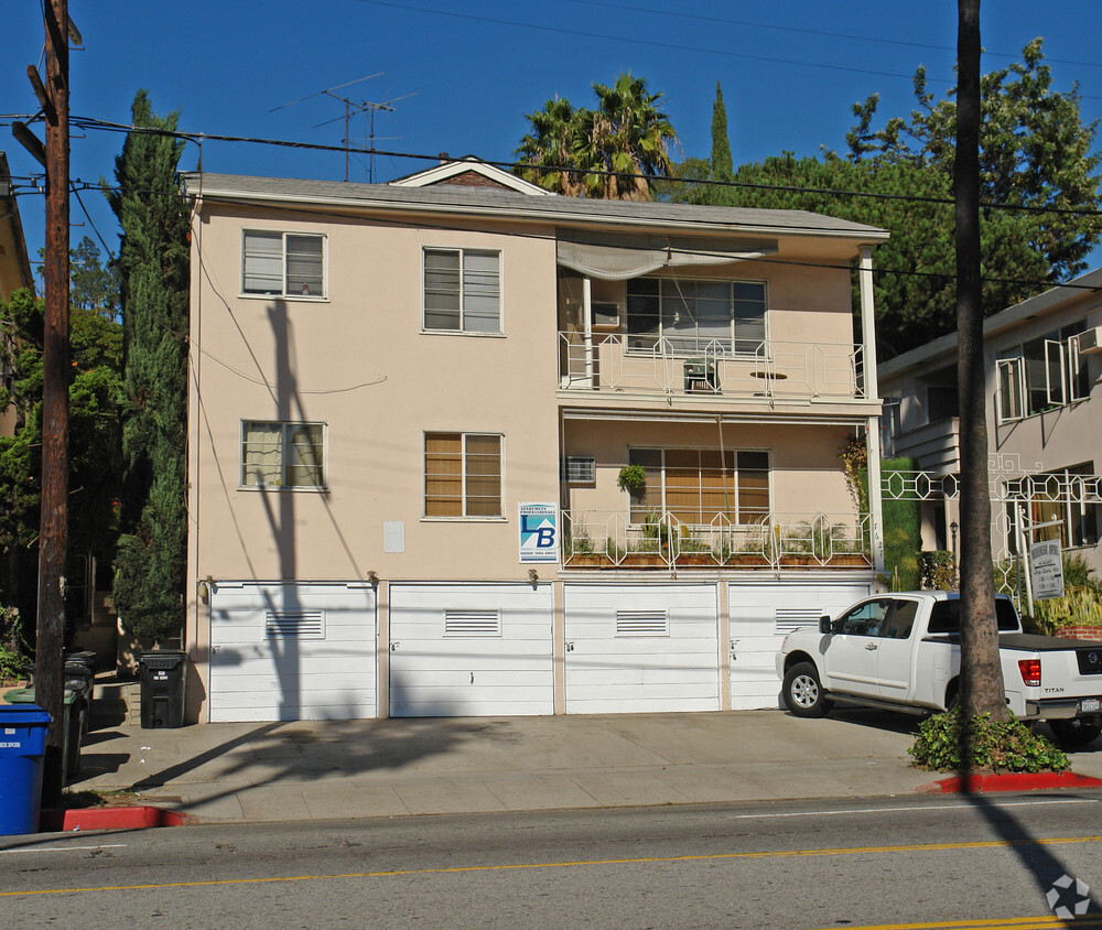 Building Photo - Hillcrest Apartments