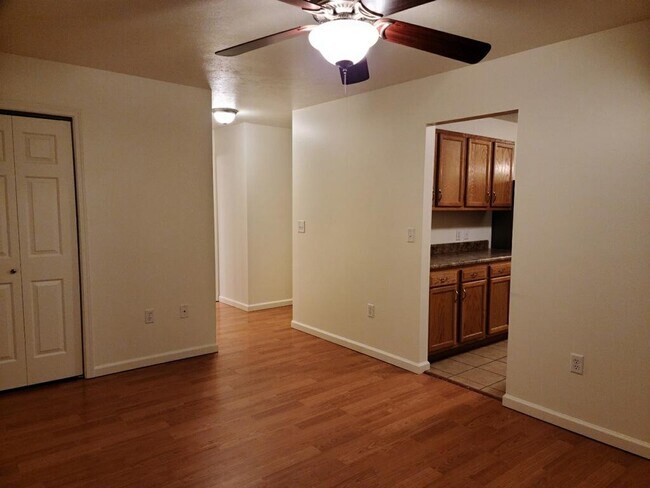 Building Photo - 121 Schofield Ct