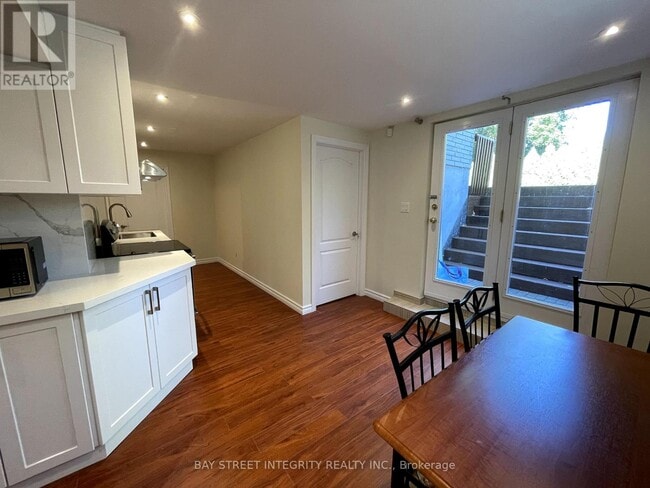 Photo du bâtiment - 320 Drewry Ave