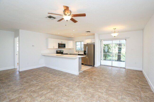 Foto del edificio - ***2 BED/1 BATH***SUNRISE VILLAS ***PET FR...