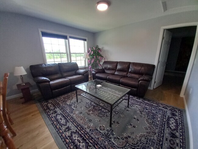 Foto del edificio - 83 Mott Rd