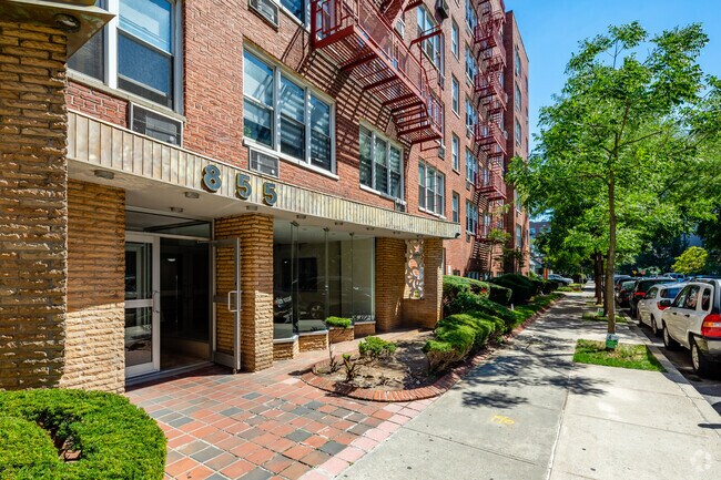 Foto del edificio - 855 E 7th St