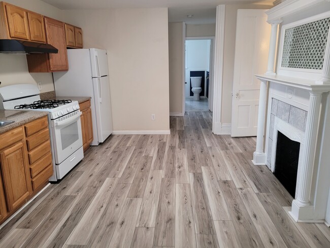 Dining area - 4 115th St