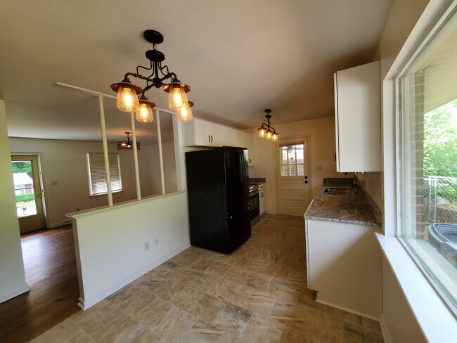 Building Photo - 406 Missimer Ln