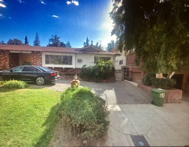 Building Photo - 14220 Dickens St