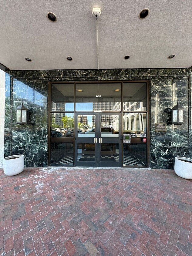 Available TODAY and INCLUDES PARKING! 1 B... - Available TODAY and  INCLUDES PARKING! 1 B...