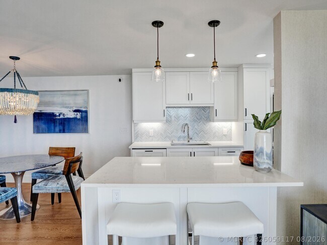 Building Photo - 1051 Hillsboro Mile