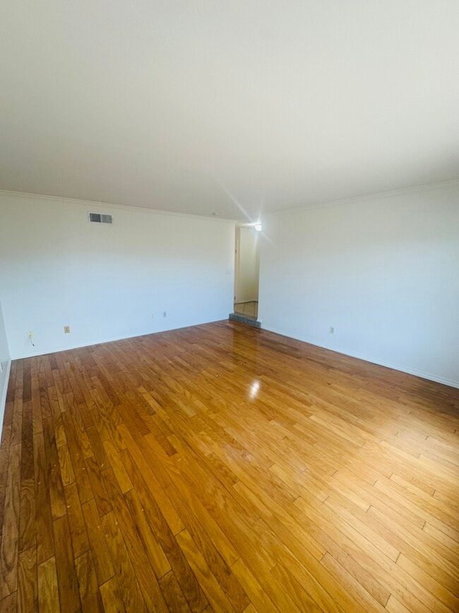Building Photo - 4056 Caseman Ave