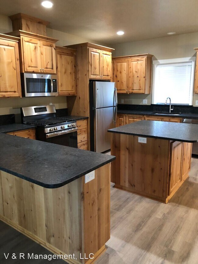 Building Photo - 3 br, 2.5 bath House - 1019 Alexis