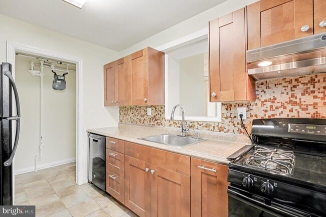 Building Photo - 5838 Fifer Dr