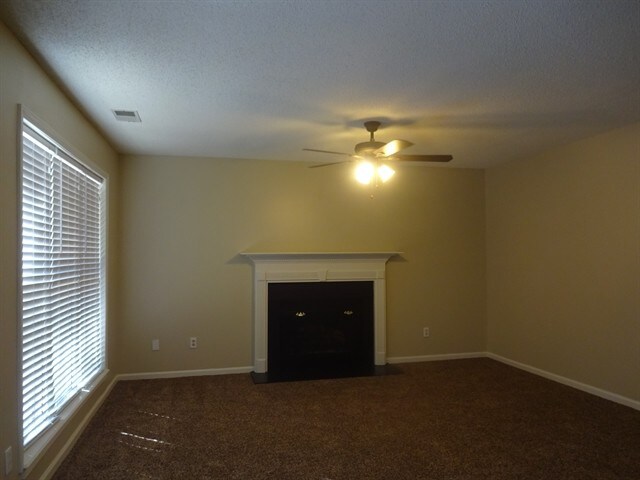 Foto del edificio - 10 Bonnie Woods Drive
