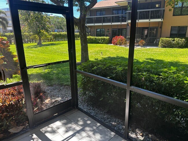 Foto del edificio - Sharp-Newly Remodeled Ground Floor Condo -...