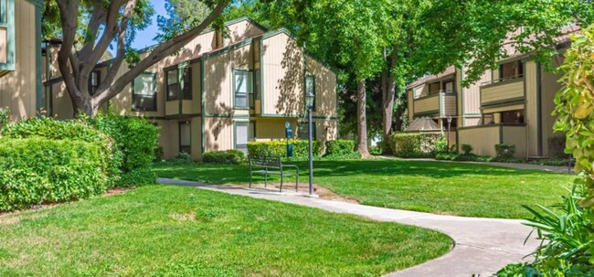 Building Photo - 100 Del Verde Cir