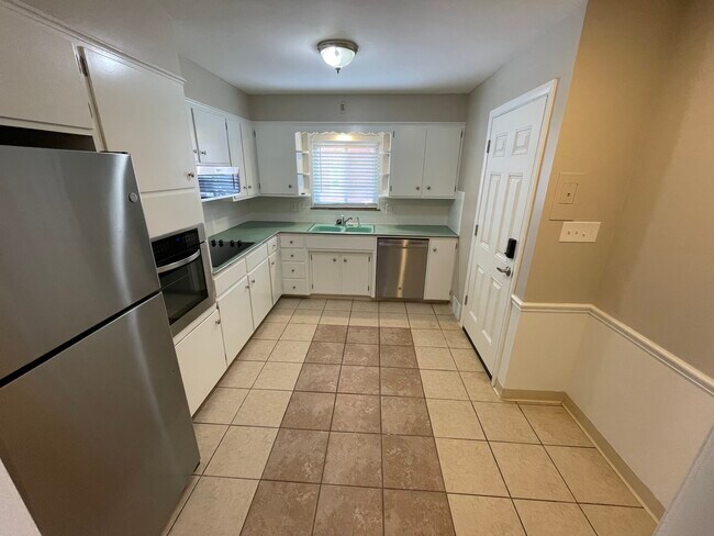 Building Photo - 2844 Chamberlain Rd